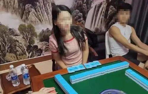 网红开车打麻将被抓,意外被抓引发热议